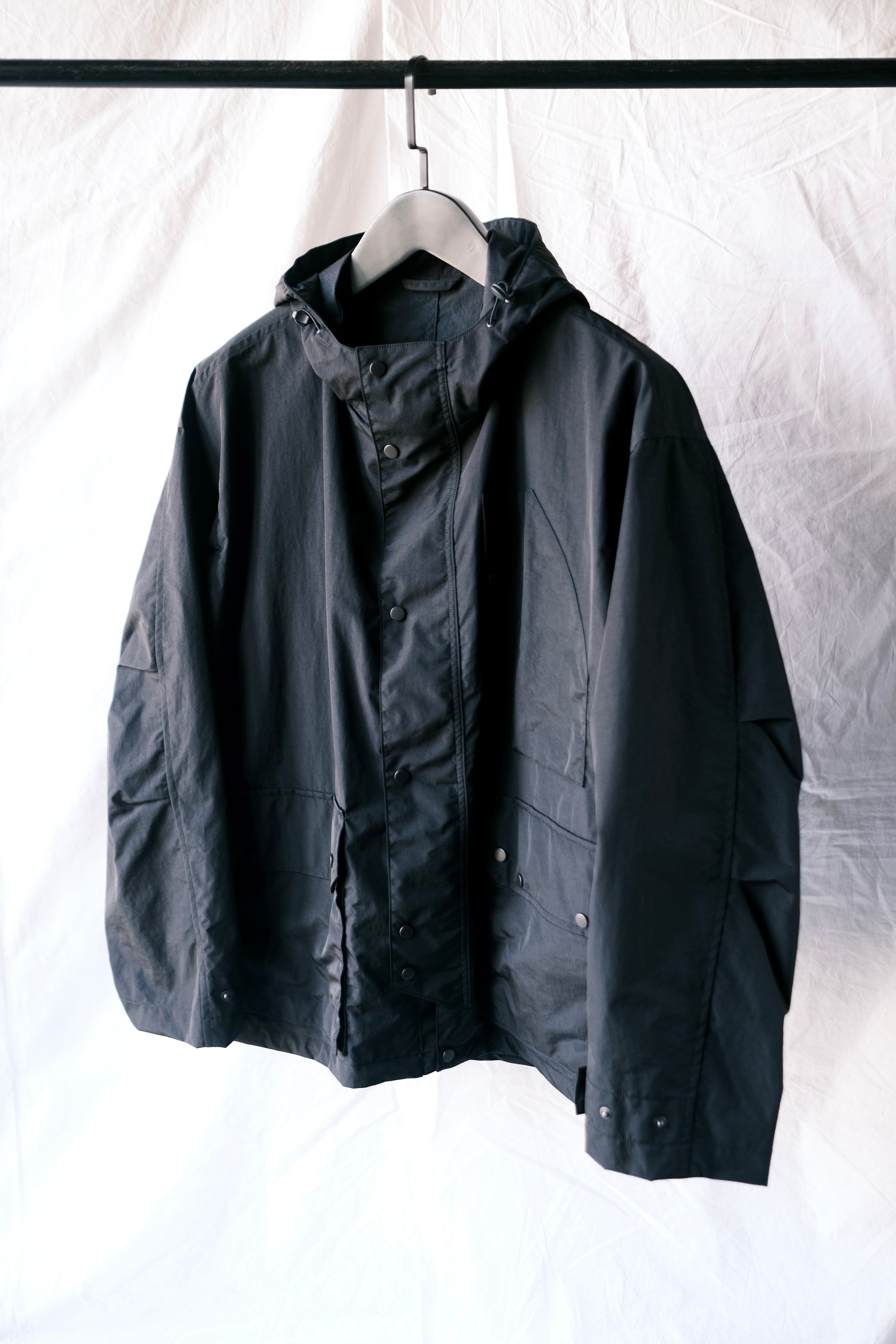 WASHED NYLON KERSEY HOODED JKT / Black – acacia