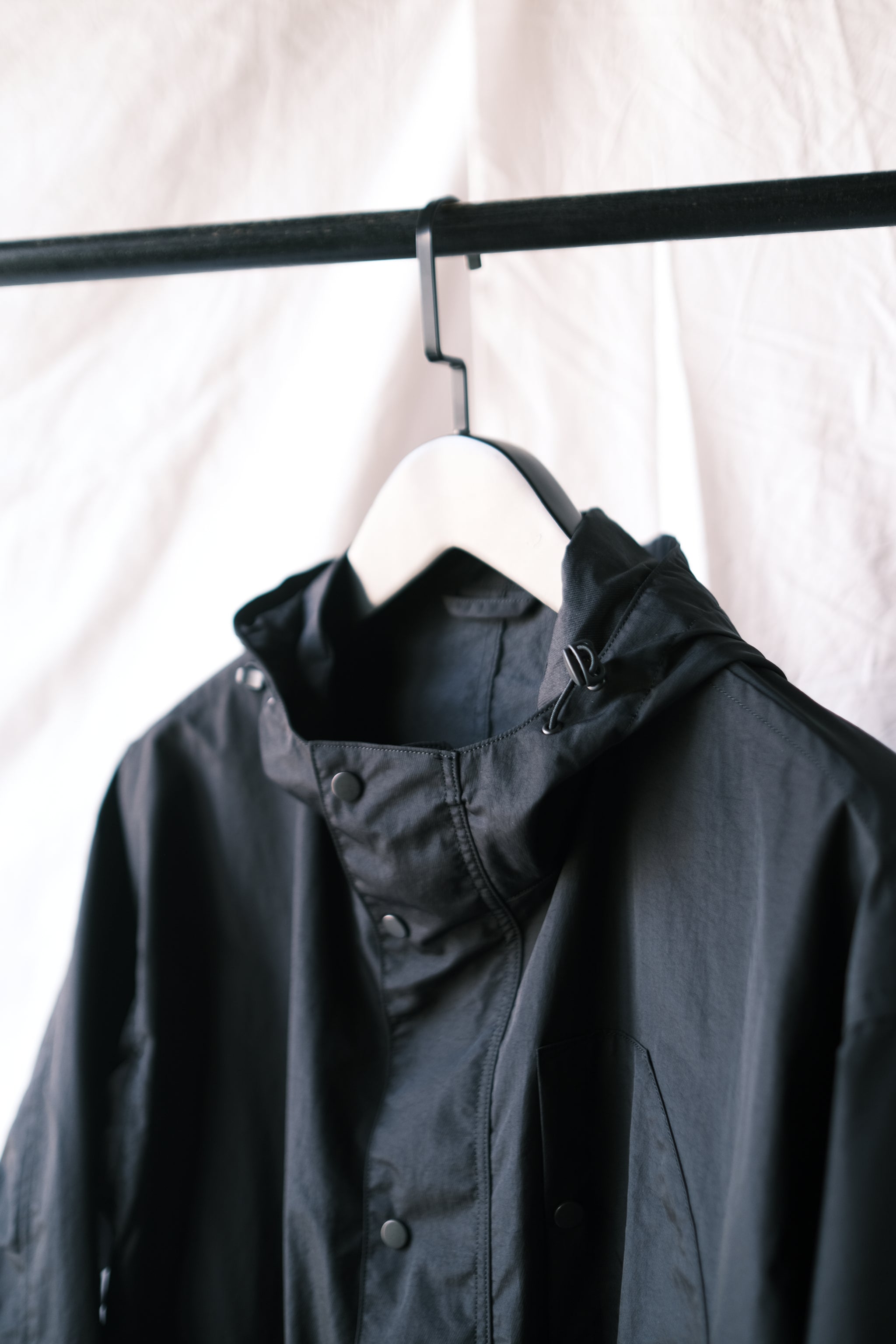 WASHED NYLON KERSEY HOODED JKT / Black – acacia