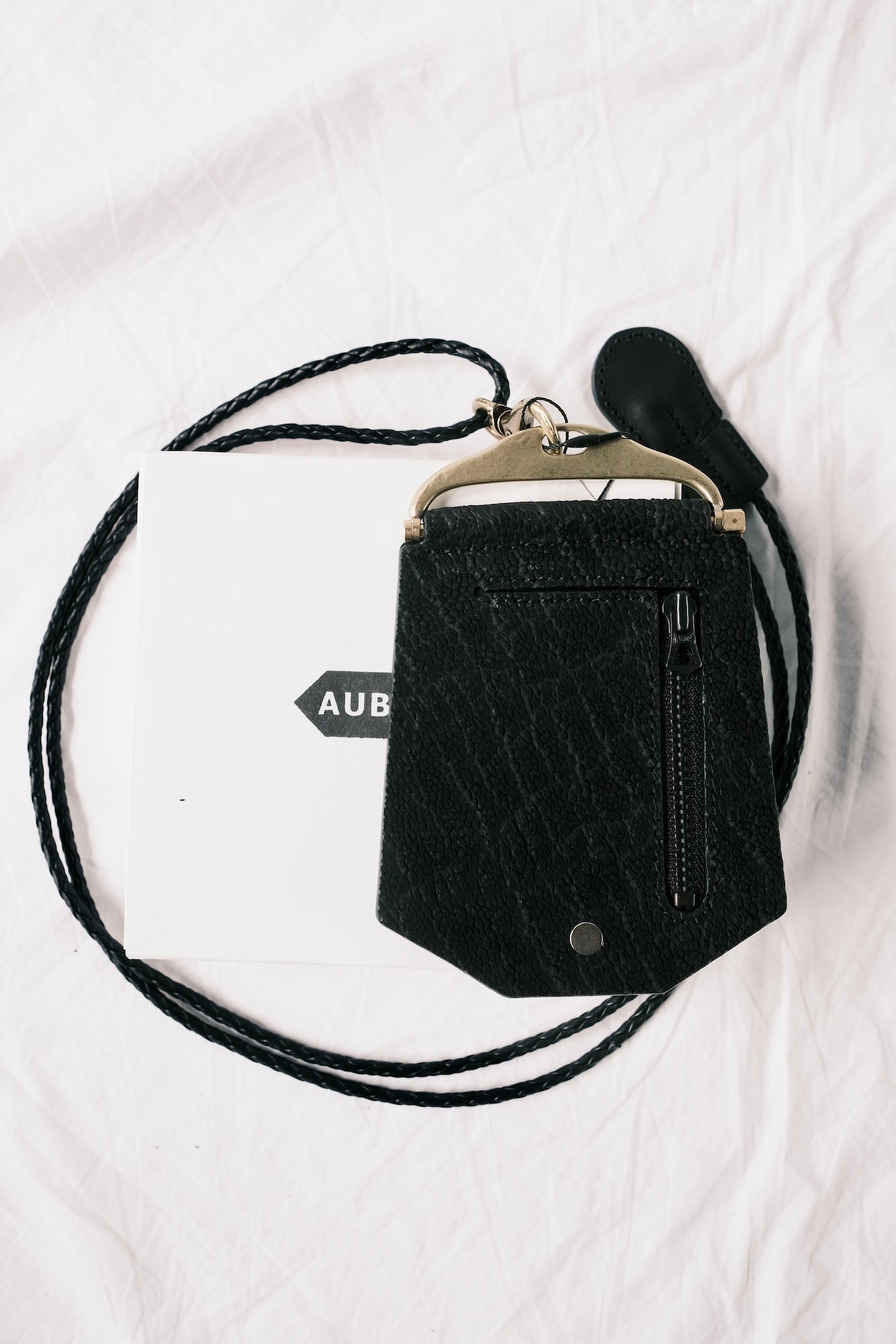 Gland E / Black×Black – acacia