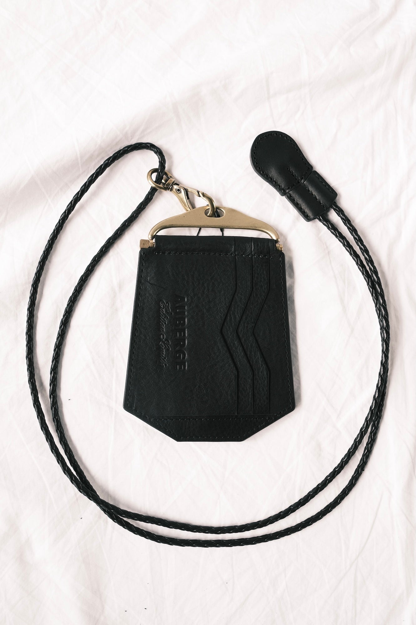 Gland E / Black×Black – acacia